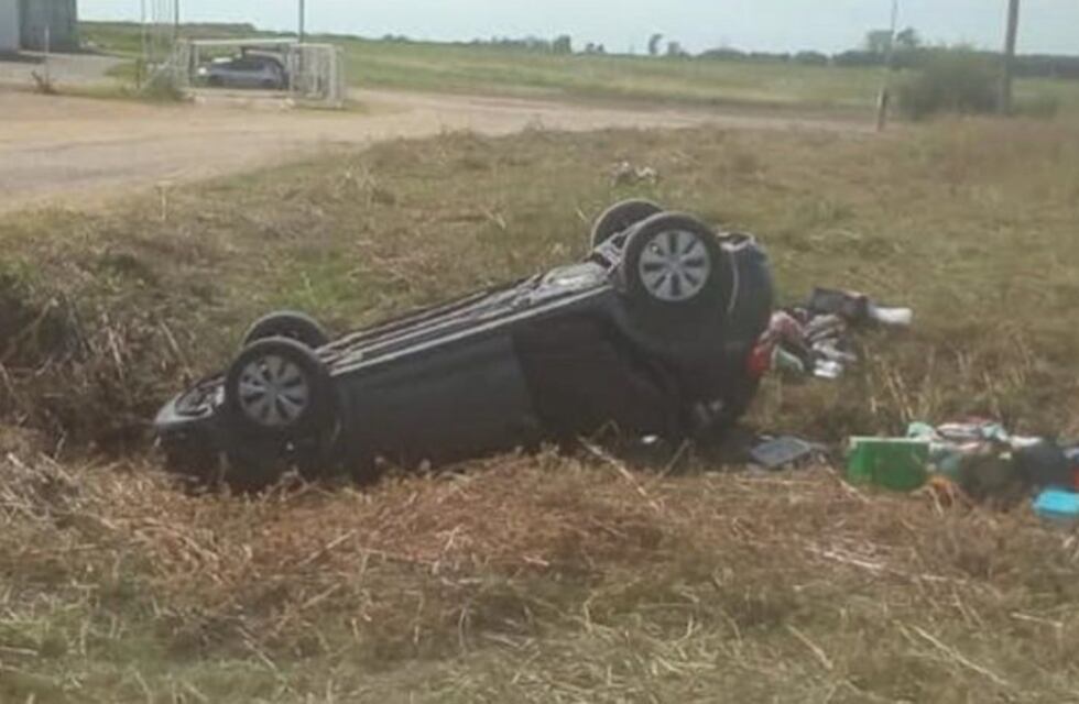 Impactante vuelco de un matrimonio en la Ruta 20