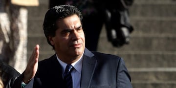 El ex jefe de Gabinete, Jorge Capitanich, presentó hoy un escrito ante la jueza federal María Servini en el marco de la causa que investiga irregularidades en el Programa Fútbol para Todos\u002E BUENOS AIRES 11/05/2016, EL INTENDENTE DE LA CIUDAD DE RESISTENCIA, JORGE MILTON CAPITANICH, SALE ESTA MAÑANA DE LOS TRIBUNALES DE COMODORO PY 2002\u002E FOTO: DYN/ALBERTO RAGGIO\u002E buenos aires jorge milton capitanich ex jefe de gabinete sale de comodoro py presentó hoy un escrito ante la jueza federal María Servini causa irregularidades en el Programa Fútbol para Todos