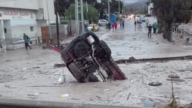 Un muerto y decenas de evacuados tras el temporal en Comodoro Rivadavia.
