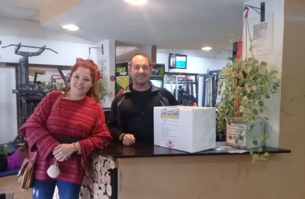 La Agrupación Mujeres Solidarias colecta juguetes y golosinas para celebrar el Día del Niño