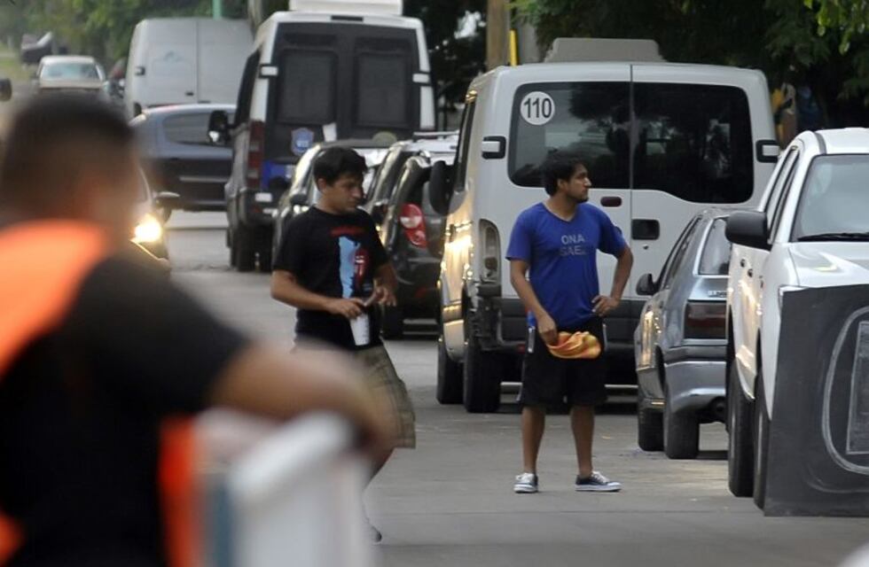 Un trapito le pegó un palazo a un anciano que no quiso pagarle