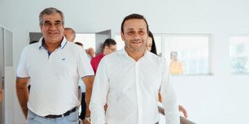 El gobernador Oscar Herrera Ahuad junto al intendente Luis Ripoll, de Garupá\u002E (Misiones)