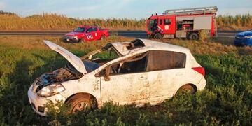 El accidente costó la vida de dos personas que son de Huinca Renancó y ocurrió a 30 kilómetros de esa localidad\u002E (Gentileza HRTV)