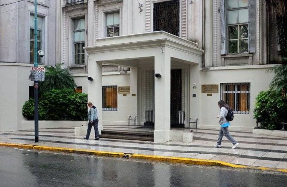 Obligaron a un sanatorio porteño a suministrar dióxido de cloro por un fallo judicial