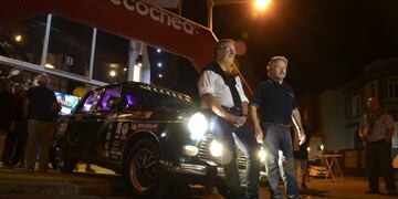 Un auto de Rally Histórico que lleva a Necochea por toda Sudamérica