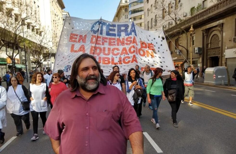 Baradel afirmó que los docentes "le van a exigir más a Kicillof que a Vidal" en las próximas paritarias