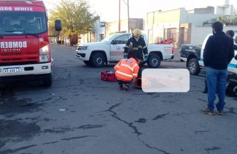Bahía: un motociclista sufrió heridas tras chocar contra una camioneta