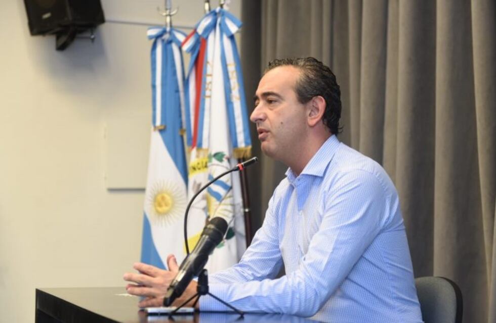 Javkin cambia el gabinete municipal por ocho comandos para atender la emergencia
