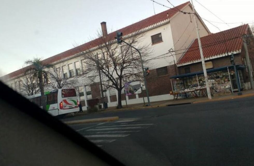 Continúa intermitente el semáforo en Savio y Belgrano tras registrarse dos accidentes durante el fin de semana