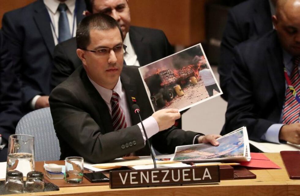 Venezuela le da 72 horas a los diplomáticos de Estados Unidos para salir del país