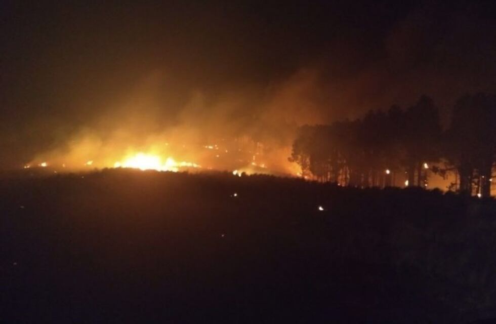 El incendio en Guasapampa sigue activo