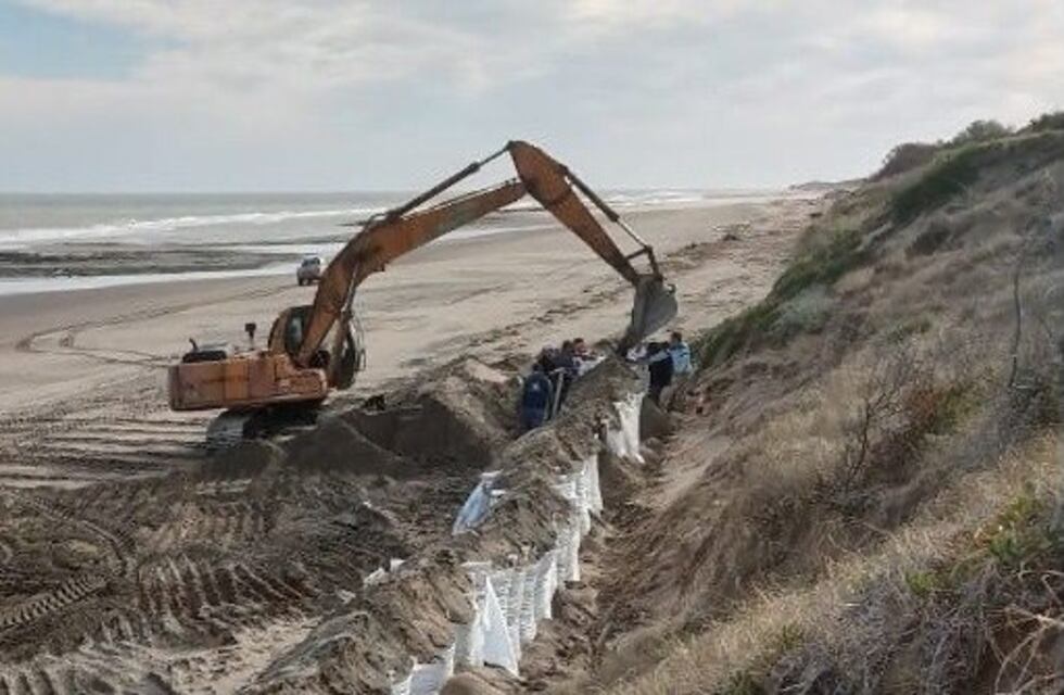 Pehuen Co: continúan los trabajos para reforzar la protección del frente costero