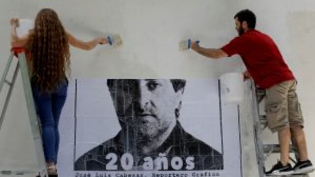 Colegas de Cabezas, presentes en un nuevo aniversario de su asesinato. (AP)