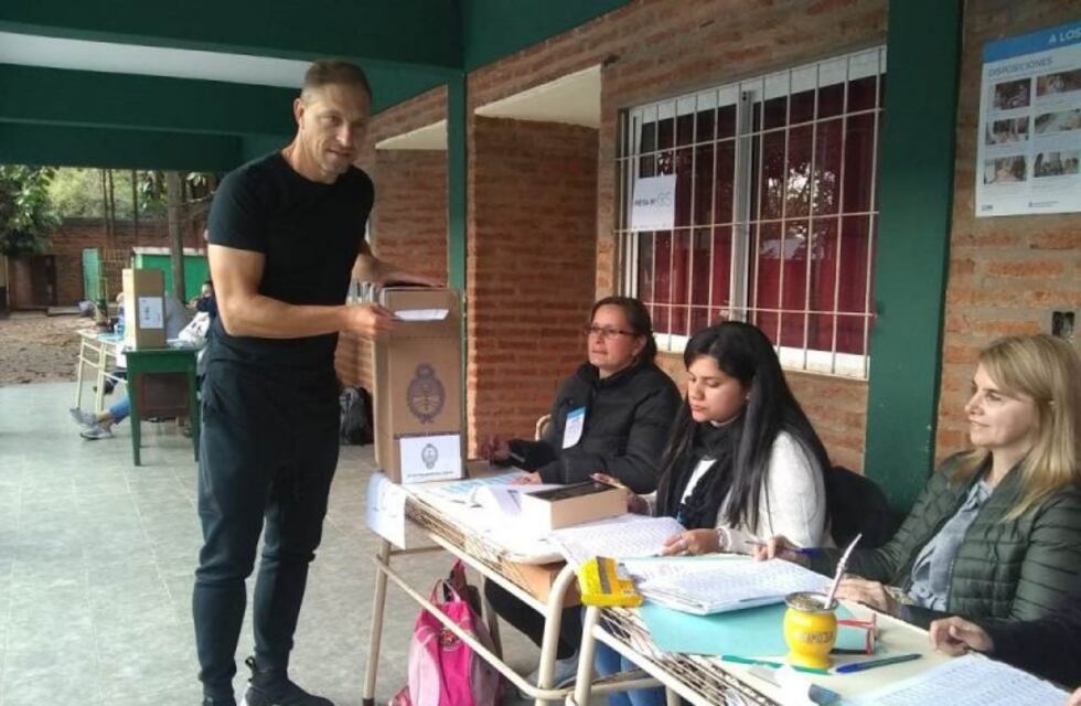 Néstor Pitana se hizo esperar y fue el último precandidato en votar