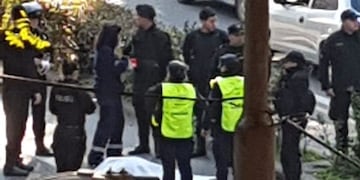 El cuerpo de la víctima quedó tendido sobre la ciclovía que va hacia el este\u002E (@emergenciasar)