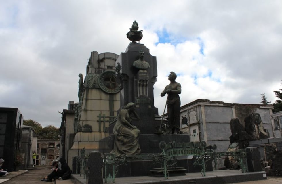 El cementerio El Salvador suma una escultura a su catálogo cultural y arquitectónico