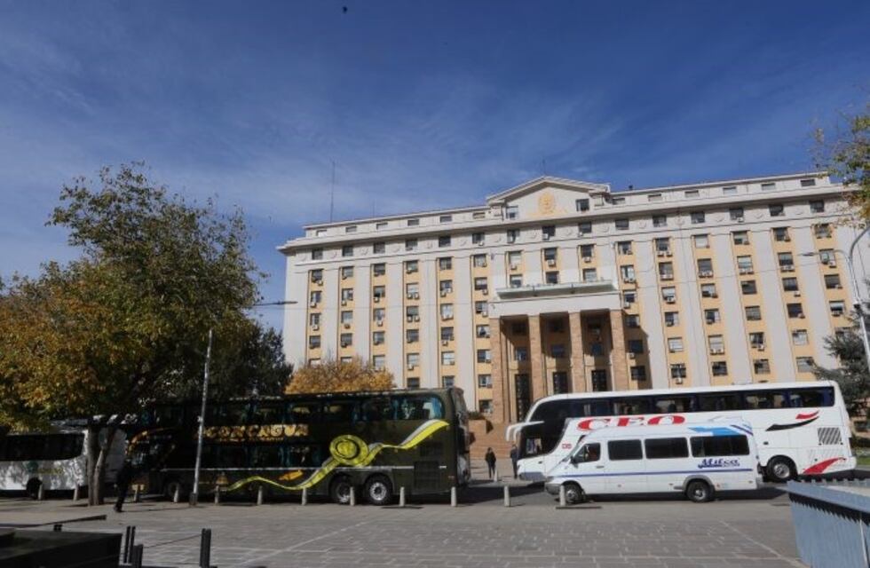 Autorizan a servicios de transporte a realizar deliverys y traslados