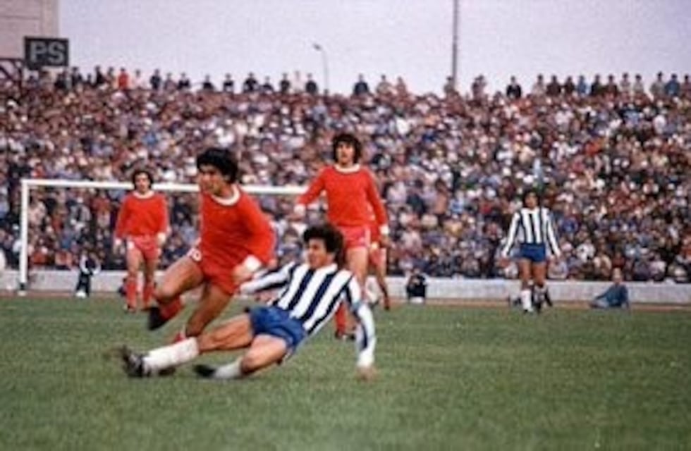 Las visitas de Maradona al Kempes, con todas las camisetas