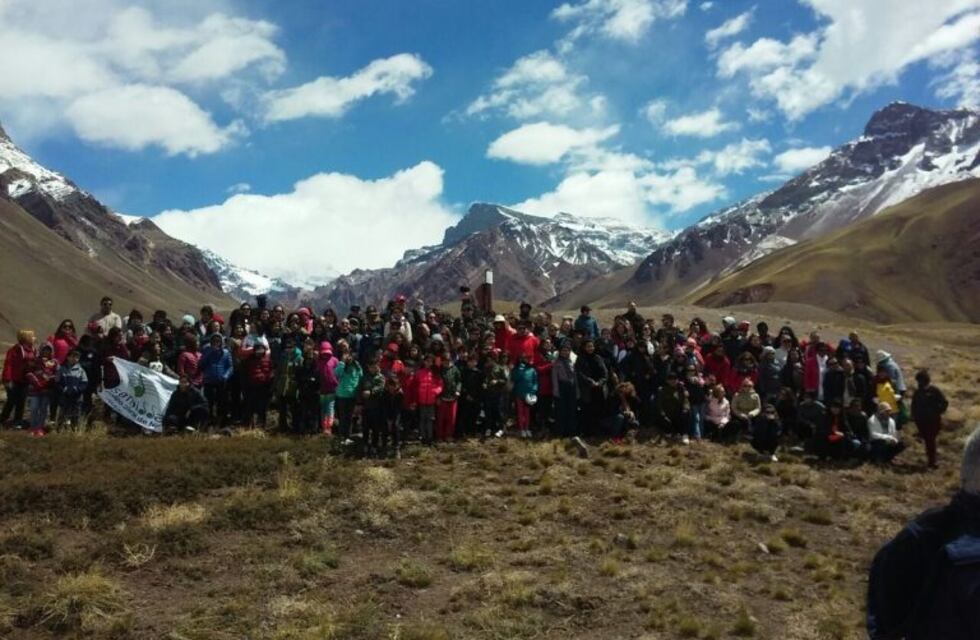 Doscientos coreutas unieron su voz al pie del Aconcagua por la paz