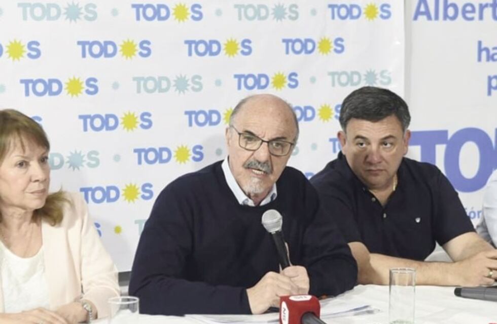 Carlos Tomada: "En Argentina se han producido más de 250 mil despidos en los últimos cuatro años"