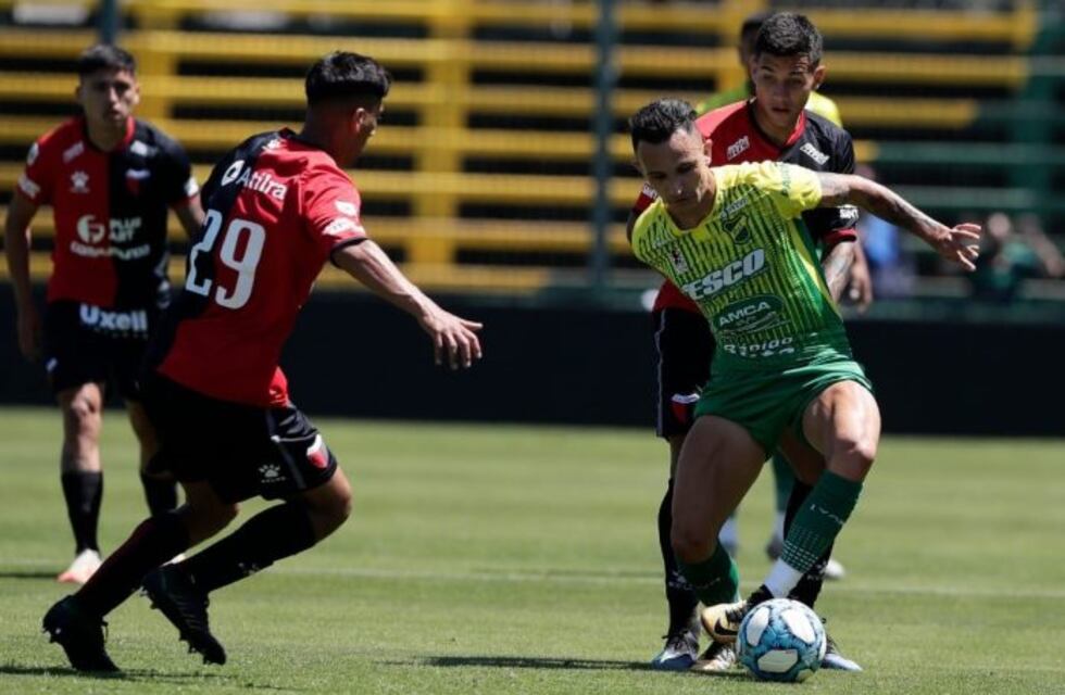 Colón arrancó con el pie derecho y derrotó a Defensa y Justicia de visitante
