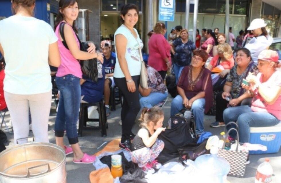 Marcha y reclamo por la baja de 13.600 planes nacionales en San Juan