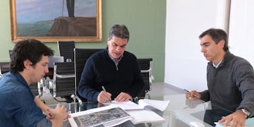 Capitanich, acompañado de miembros de su gabinete, firmó el llamado a licitación\u002E (Prensa Municipio de Resistencia)