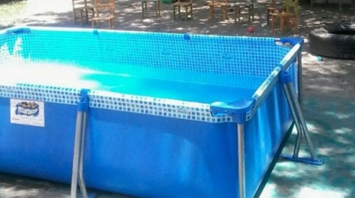 La pequeña había caído a una pileta de lona en su casa\u002E