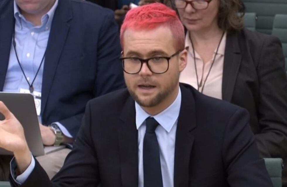 El cofundador de Cambridge Analytica confirmó que la empresa usó datos de Facebook