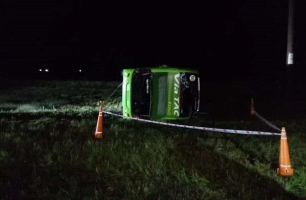 Ruta 88: volcó un micro que viajaba desde Mar del Plata