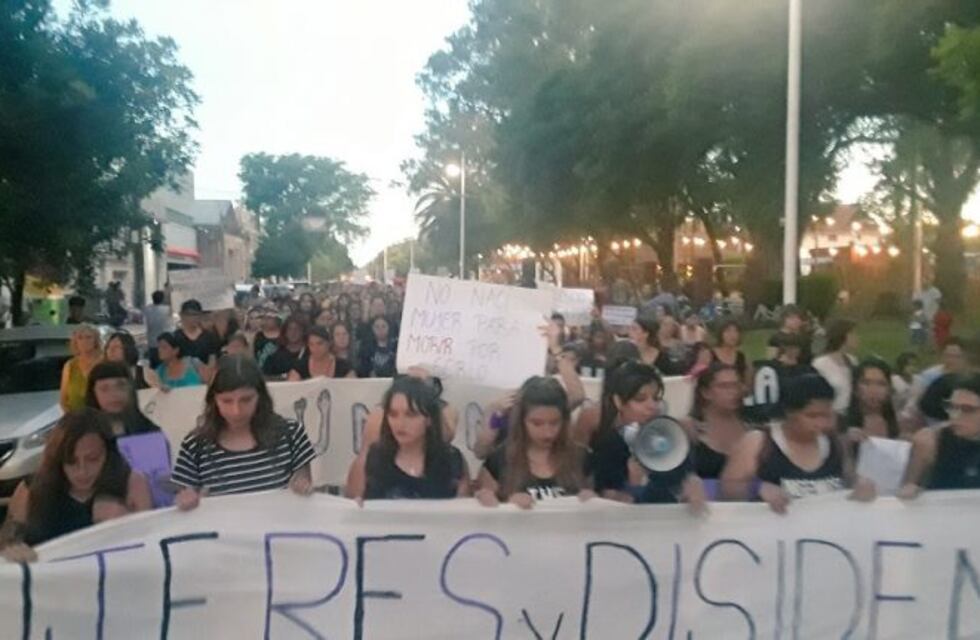 Concurridas marchas en Gálvez y Santa Fe por el femicidio de Danisa Canale