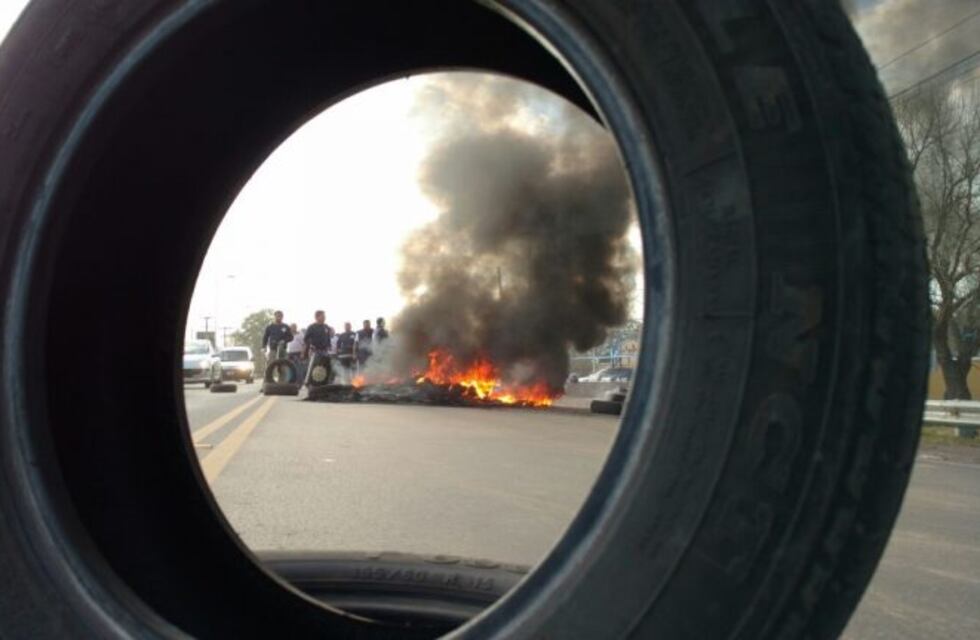 Protesta y corte de media calzada en avenida Japón
