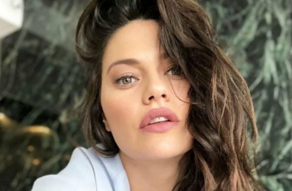 Sofi "Jujuy" Jiménez posó de espaldas "sin filtro" y muy cerca de otra modelo