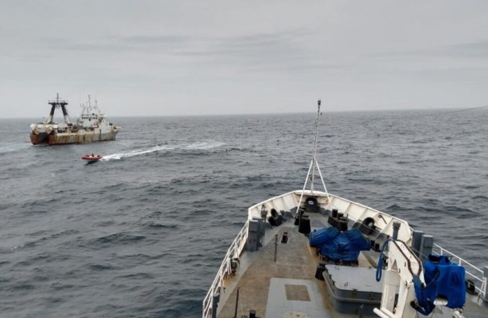 Capturaron a dos buques extranjeros pescando de manera ilegal en aguas argentinas