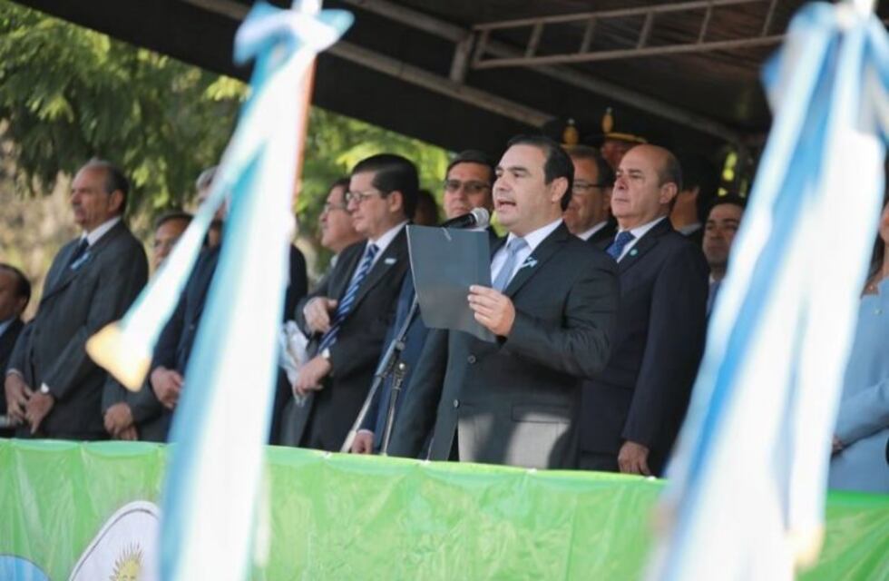 Día de la Bandera: Valdés le tomó juramento de lealtad a más de dos mil alumnos