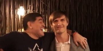 Maradona en Rusia conoció a Kirilenko, leyenda del básqut ruso\u002E