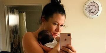 La foto tierna de Adabel Guerrero amamantando a su hija\u002E