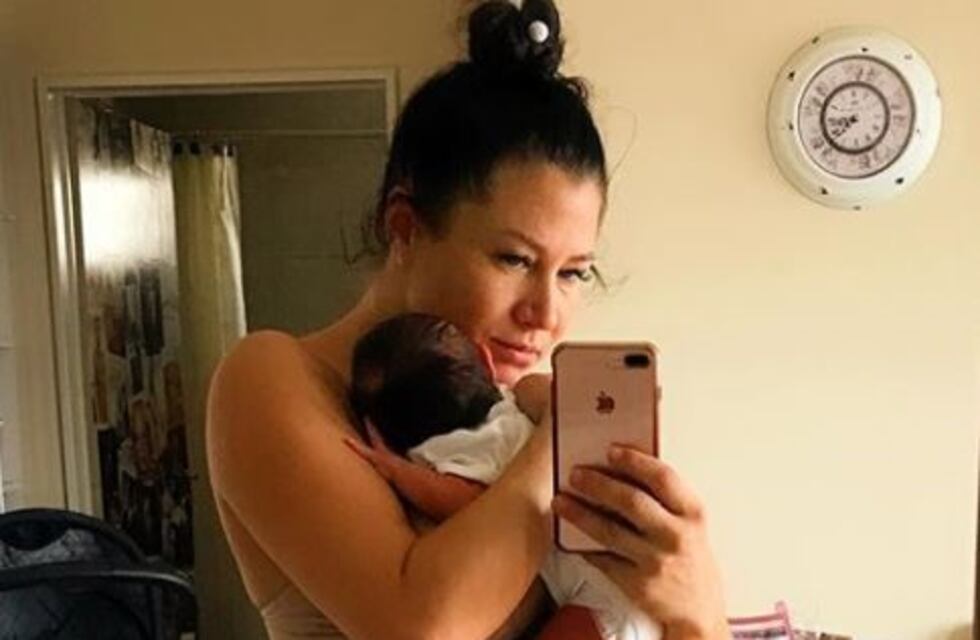 La foto tierna de Adabel Guerrero amamantando a su hija