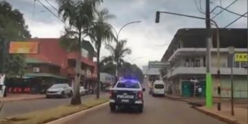 Cuarentena: la policía recorre las calles de Iguazú con altavoces