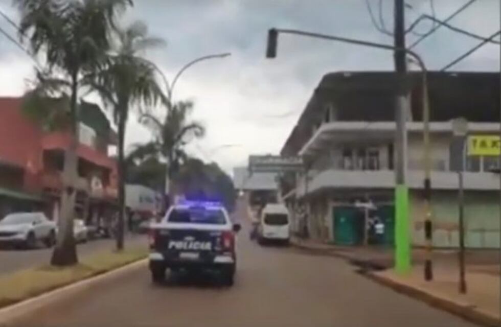 Cuarentena: la policía recorre las calles de Iguazú con altavoces