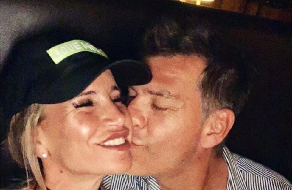 Florencia Peña y Ramiro Ponce de León, desnudos en la cama