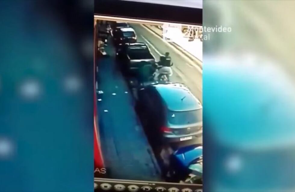 Un ex Boca evitó un robo tirándose encima del ladrón que trataba de escapar en moto