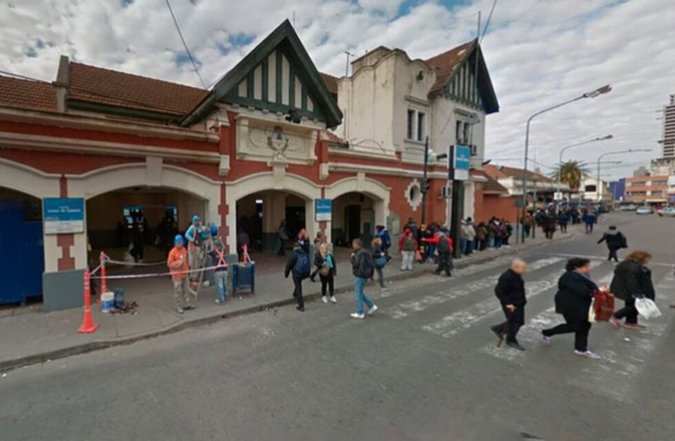 Quería deshacerse del bebé de su novia y lo ofrecía en la estación de trenes a 2.500 pesos