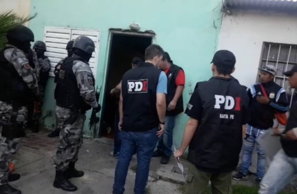 Tres detenidos por secuestrar a un hombre y obligarlo a transferir un auto y una moto