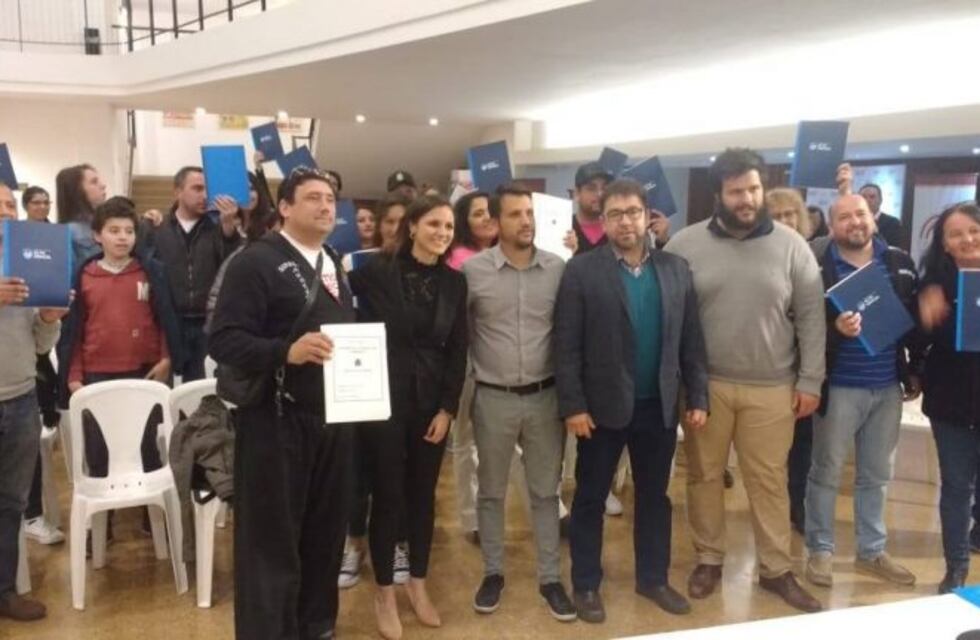 Alta Gracia: beneficiarios del Programa Provincial LO TENGO, recibieron la escritura de su terreno