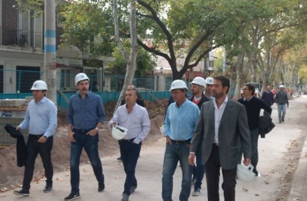Cornejo estuvo recorriendo obras junto a Marcos Peña