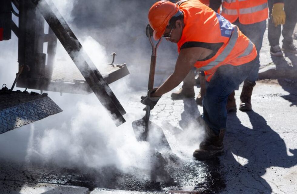 Se suma un camión autosustentable para trabajos de bacheo