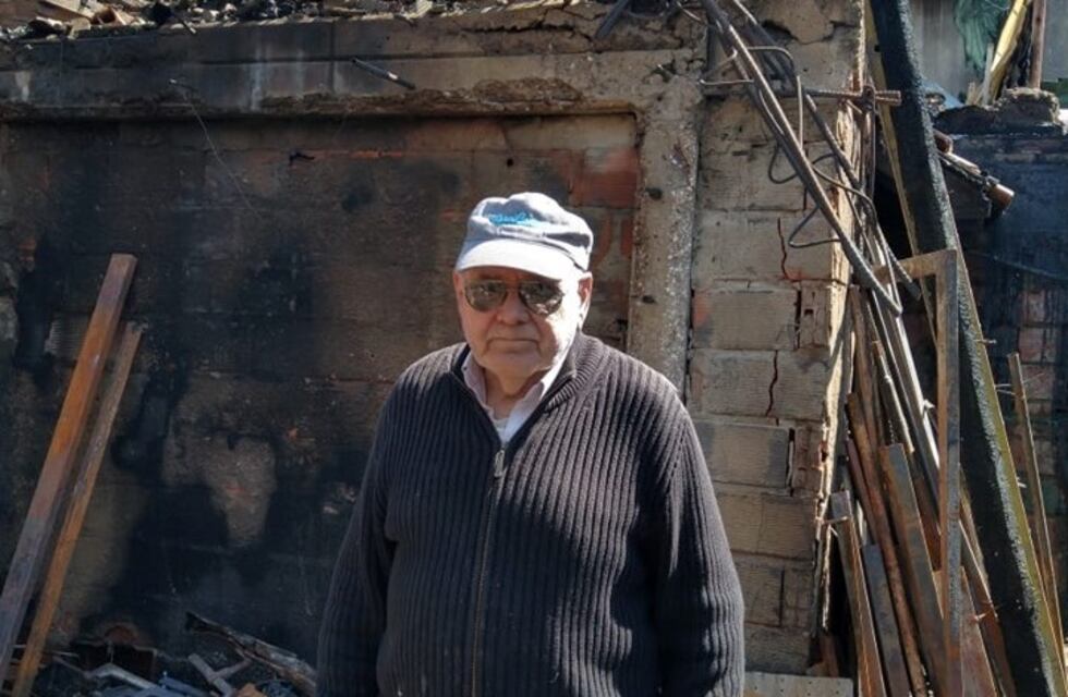 Julio tiene 77 años y perdió su carpintería en un incendio: tratan de ayudarlo a volver a empezar