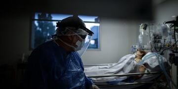 Unidad de Terapia Intensiva en un Hospital de la Provincia de Buenos Aires\u002E (EFE/ Juan Ignacio Roncoroni)