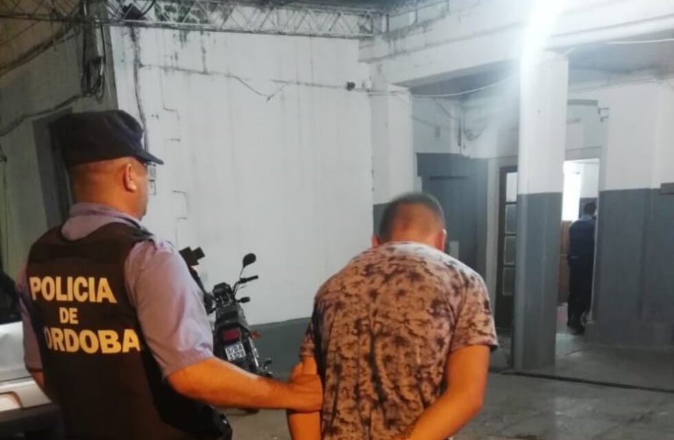 Alta Gracia: ingresó a una casa a robar, se fugó y se escondió en otra